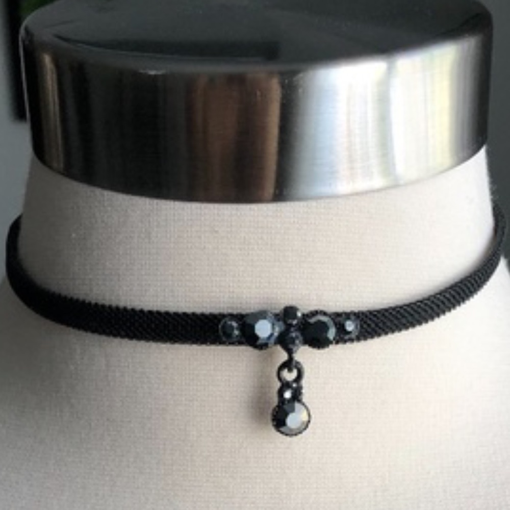 Black Rhinestone Pendant Choker
